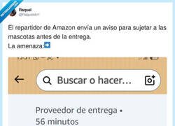 Enlace a Mi perro esperando que le aten antes de que llegue el repartidor, como si fuera a obedecer algo en su p*ta vida, por @Raquelstrr1