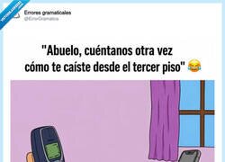 Enlace a El Nokia 3310 contando historias mientras los móviles modernos ya están en el suelo, por @ErrorGramatica