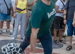 Enlace a Concurso de lanzamiento de bolsos por el Día del Orgullo