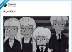 Enlace a Los argentinos cuando alguien les dice que dejen de hablar 5 minutos, por @Rimanegra_