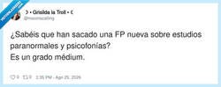 Enlace a Yo estudié un grado médium y ahora me hablan los apuntes desde el más allá, por @mooniscalling