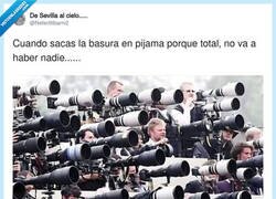 Enlace a Bajas la basura en pijama y el barrio entero saca el zoom, por @Nefertitibarni2