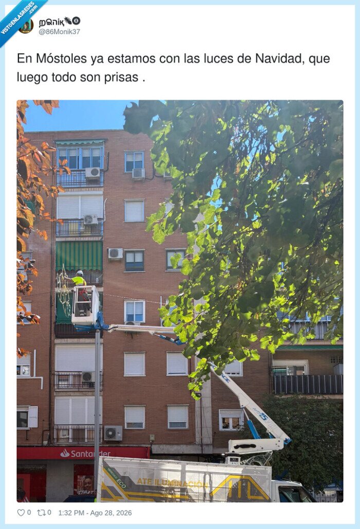 1753355 - En Móstoles ya están poniendo las luces de Navidad… y yo todavía quitando las del año pasado, por @86Monik37