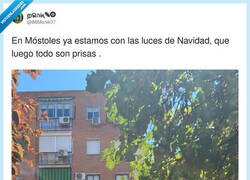 Enlace a En Móstoles ya están poniendo las luces de Navidad… y yo todavía quitando las del año pasado, por @86Monik37