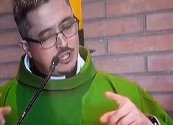 Enlace a Pero qué le han dado al monaguillo que está flipando a tope