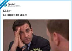Enlace a La cajetilla de tabaco sabe exactamente qué hacer, por @SuperManuMolina