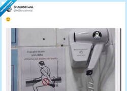 Enlace a El secador de pelo con instrucciones más útiles que mi entrenador personal, por @666brutalmetal