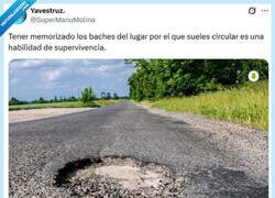 Enlace a Conducir por tu pueblo es saberte los baches de memoria, por @supermanumolina