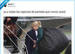 Enlace a Yo cargando con las 4.000 capturas de pantalla que guardé por si acaso, por @yerayherr