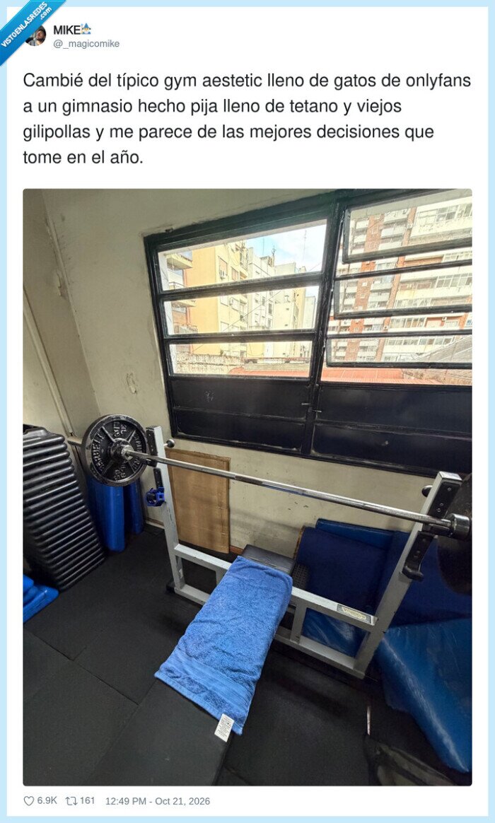 1764715 - Pasar del gym aesthetic de influencers de OnlyFans a un gimnasio de barrio con banco de press, toalla azul y cero postureo: la mejor decisión del año, sin discusión, por @_magicomike