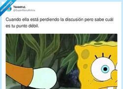 Enlace a Cuando ella sabe exactamente dónde atacar, por @SuperManuMolina