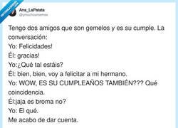 Enlace a Cuando te das cuenta de que el 'felicidades' tenías que decírselo a los dos