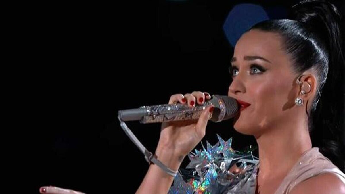 Katy Perry utilizó una correa de seguridad de Wii en su actuación de la Super Bowl