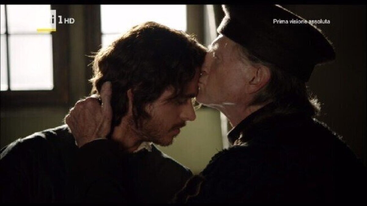 El beso en la serie Los Medici que ha hecho tirar de los pelos a los fans de Juego de Tronos