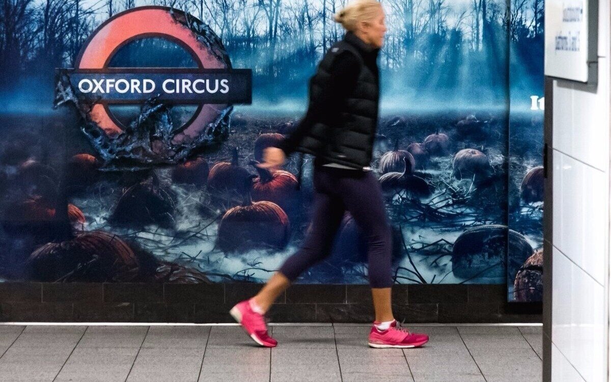 La estación de metro de Oxford Circus se transforma con el estreno de Stranger Things 2