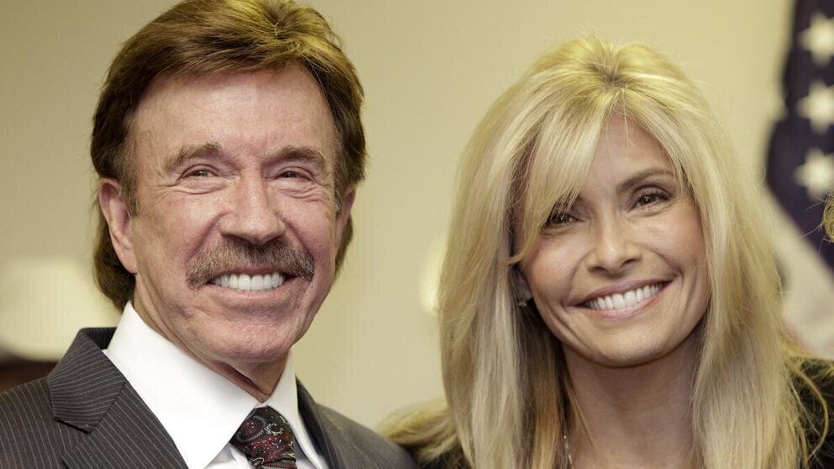 Chuck Norris denuncia a 11 farmacéuticas por envenenamiento