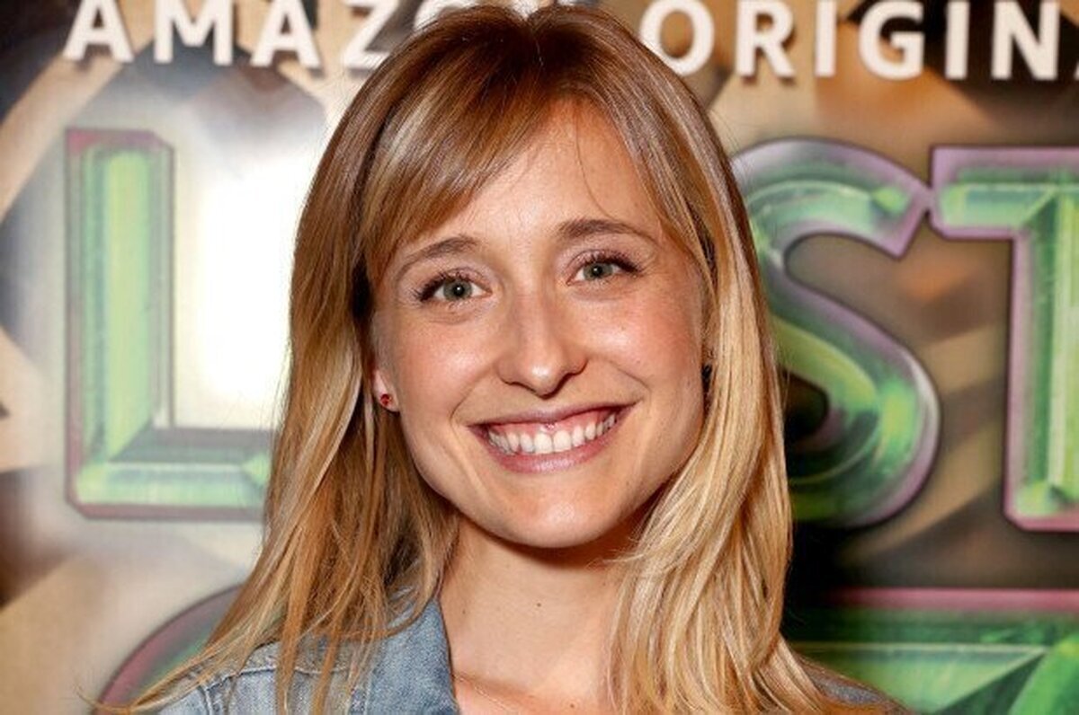 Allison Mack de Smallville intentó convertir a Emma Watson en esclava sexual