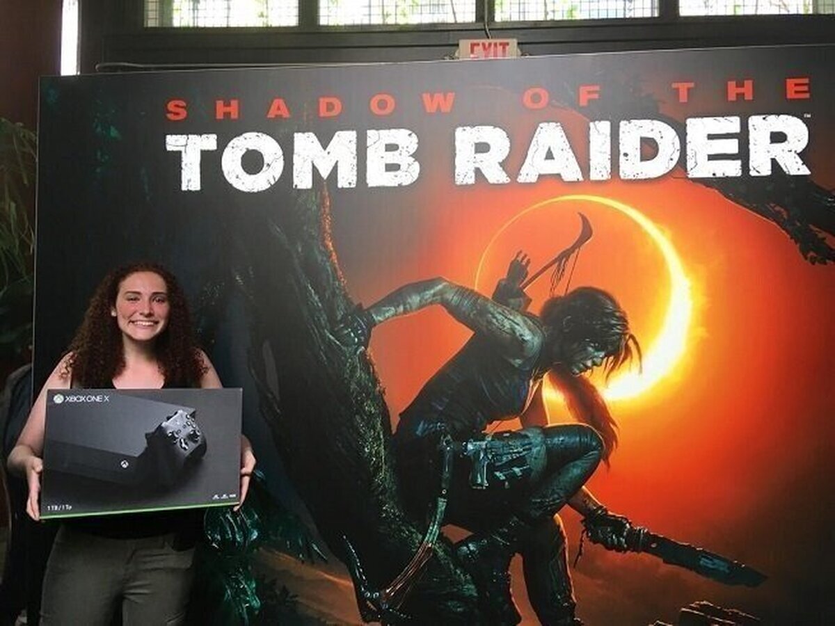 Una fan gana una Xbox One X tras comerse un ciempiés