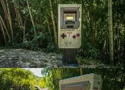 Buz&oacute;n abandonado en forma de Game Boy en la monta&ntilde;a de Shikoku, Kagawa - Japan