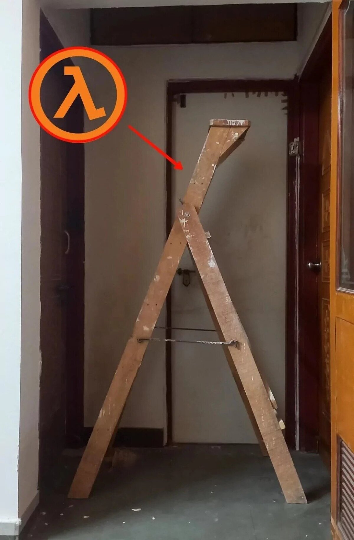 Escaleras en Black Mesa be like...