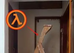 Escaleras en Black Mesa be like...