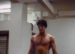 Christopher Reeve entrenando para su papel en &ldquo;Superman&rdquo;