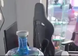 Hubo uno que arm&oacute; su PC gamer en un dispensador de agua: