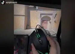 Un mouse que viene con aimbot integrado. Trist&iacute;simo.