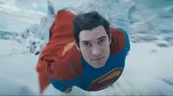 Que humilde Superman con un ojo cuida a Lois y con el otro vigila al resto de la humanidad