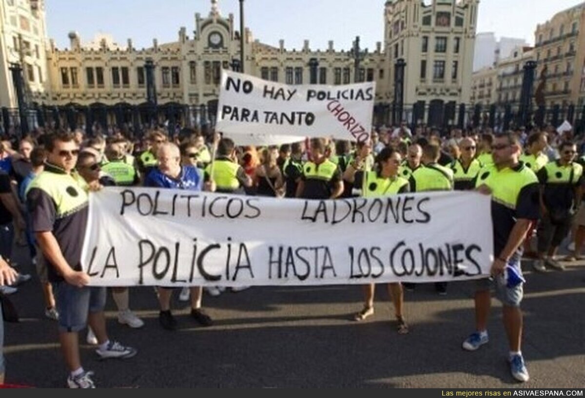 POLICÍAS - Ellos también empiezan a alzarse contra los políticos