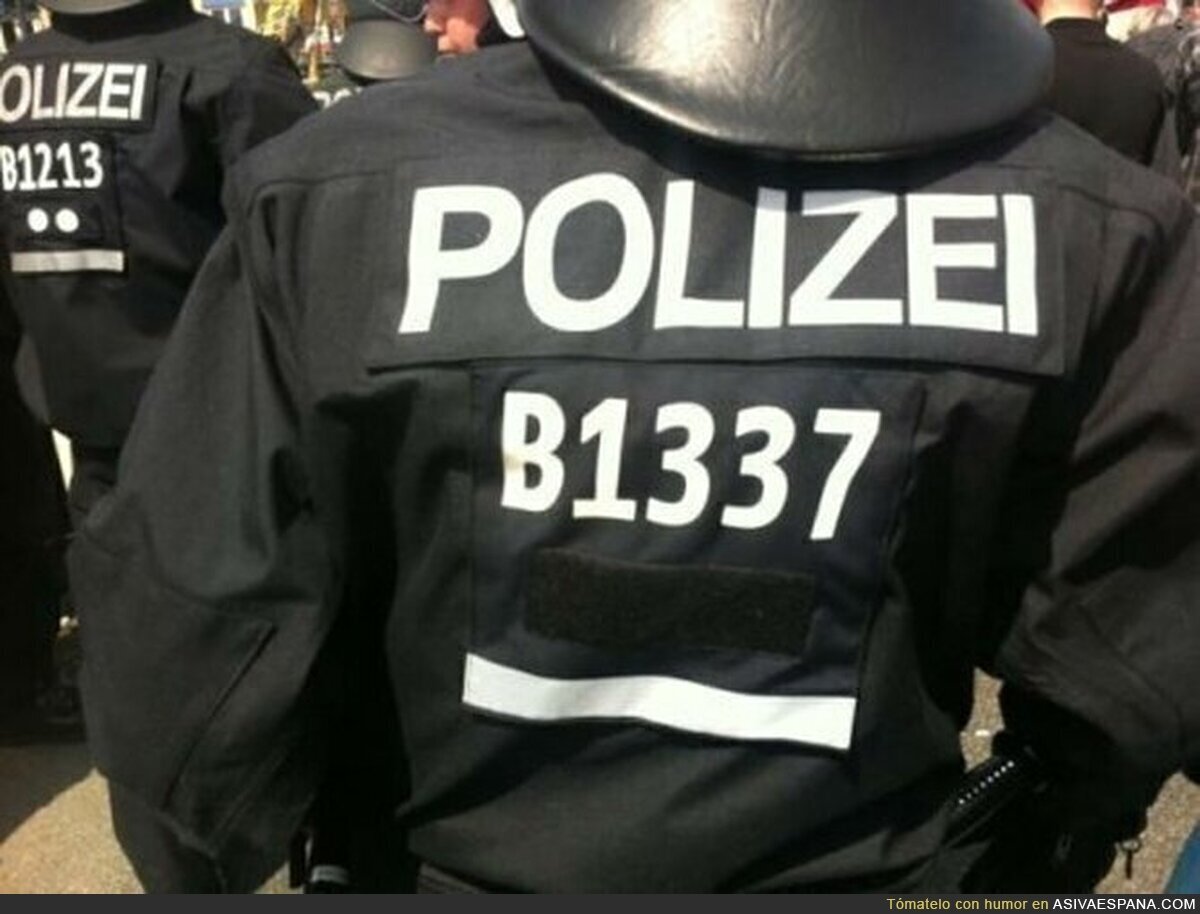 ¿TAN DIFÍCIL ERA? - Así van identificados los policías alemanes
