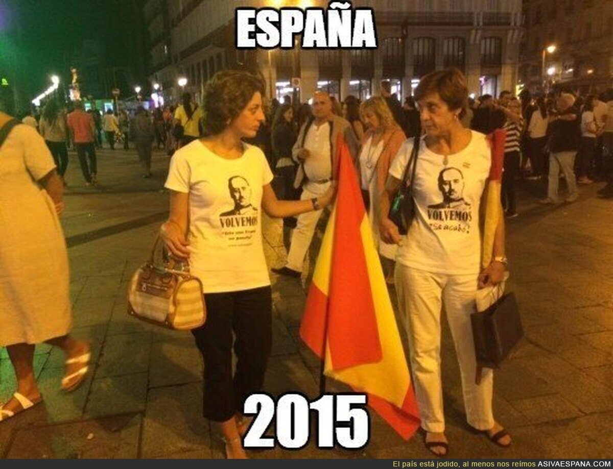Atención a las camisetas, ha sido en Madrid en noche electoral en Cataluña