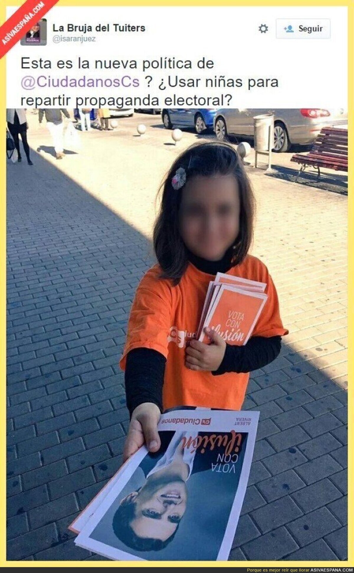 Una niña repartiendo propaganda electoral de Ciudadanos