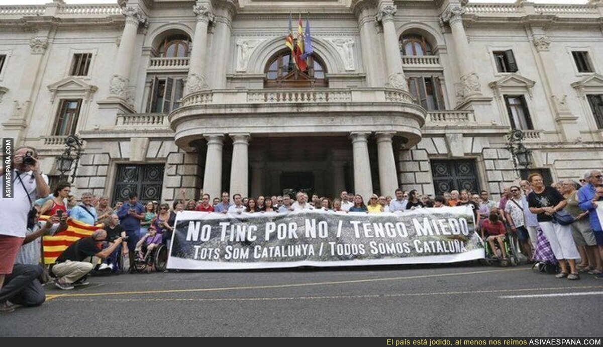 Errata en pancarta en manifestación en Valencia