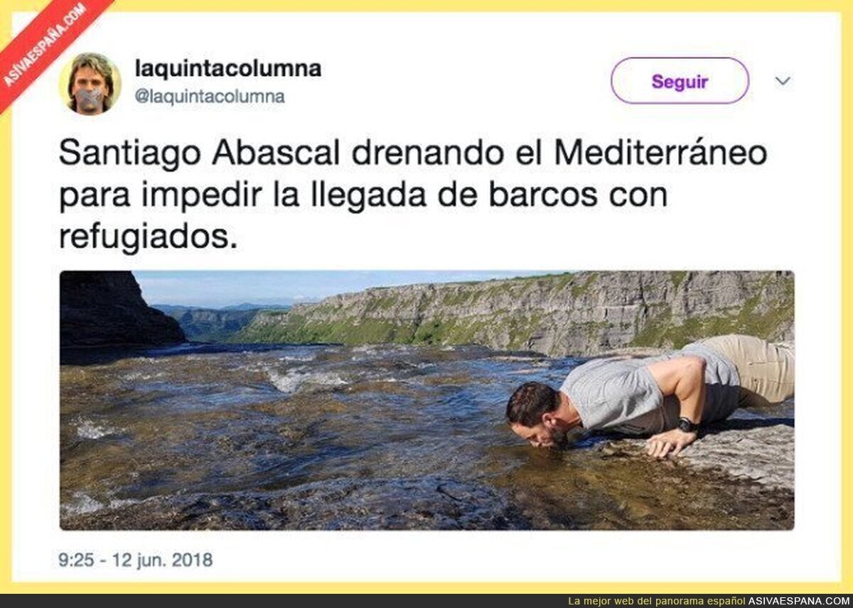 Santiago Abascal salvando España de los inmigrantes