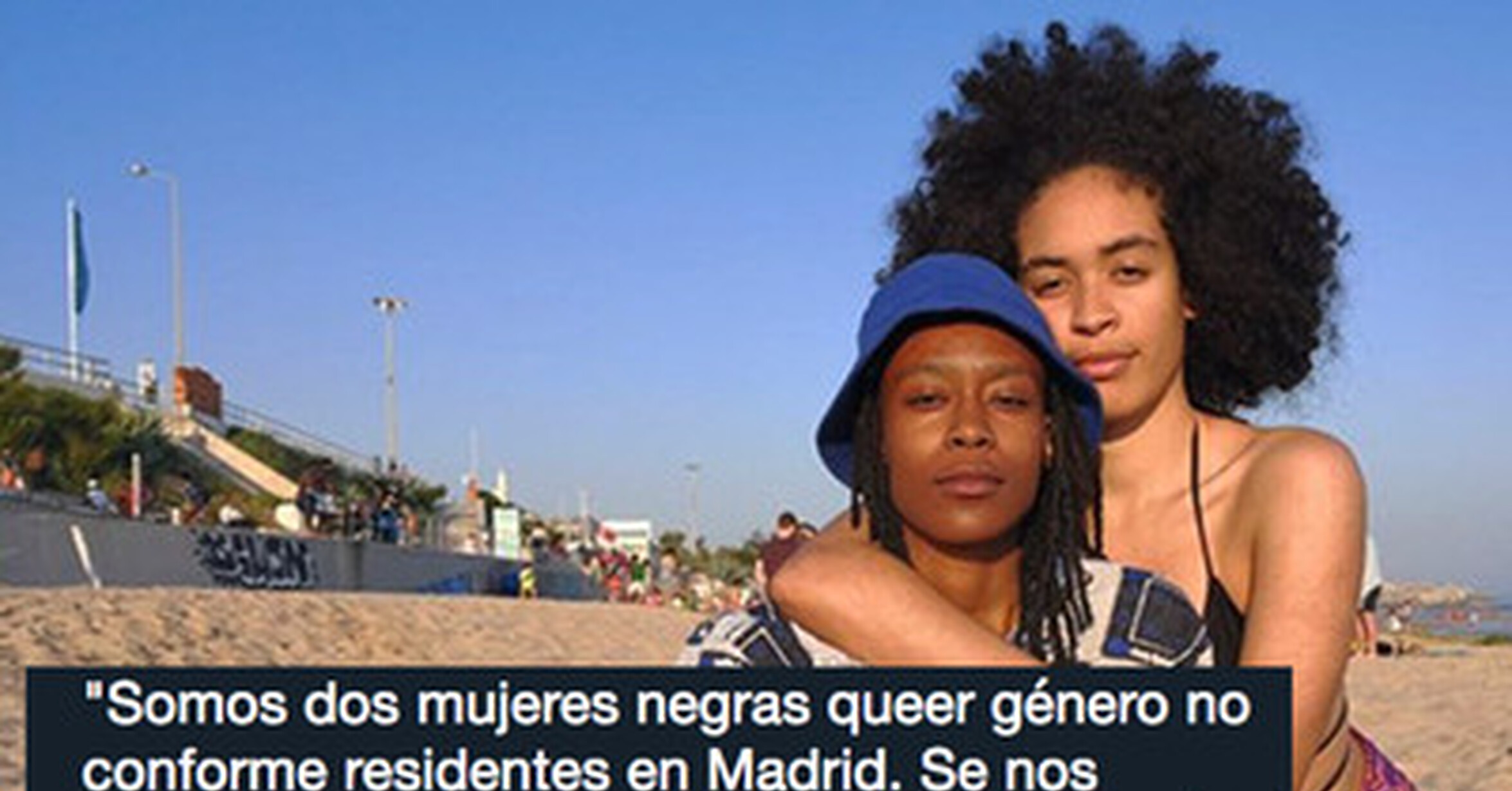 Dos Chicas Negras Piden Ayuda Para Escapar De Madrid Y Si Donas 100 Te Dan Este Ridiculo Regalo