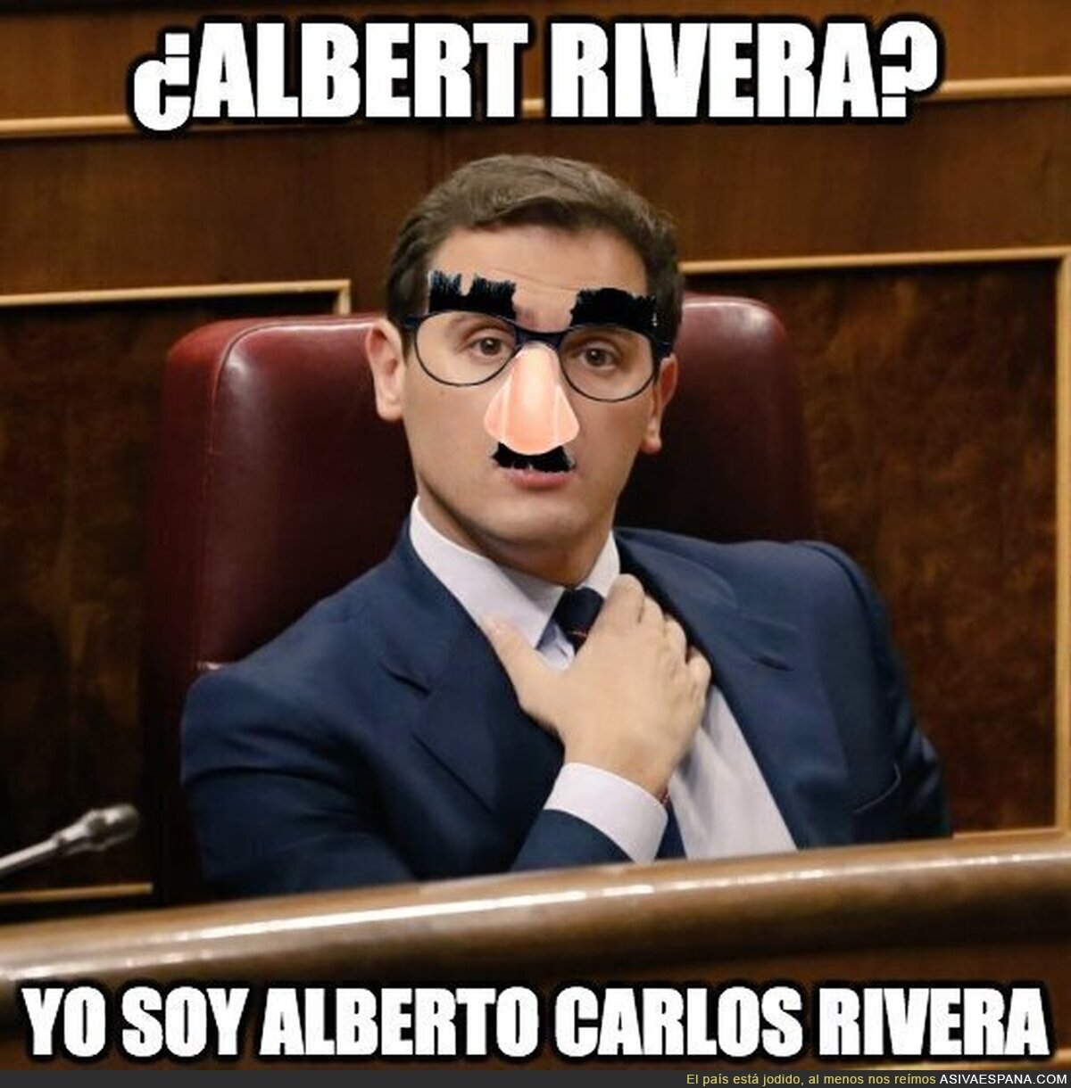 Albert Rivera se cambia de identidad