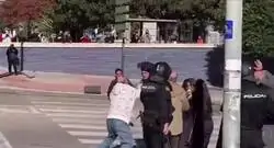En Cádiz necesitan a 7 antidisturbios para golpear con la porra a una persona mayor