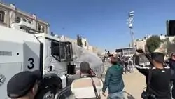 Fuerzas de ocupación israelíes rocian agua maloliente contra los palestinos en la Puerta de Damasco, Jerusalén ocupada ahora