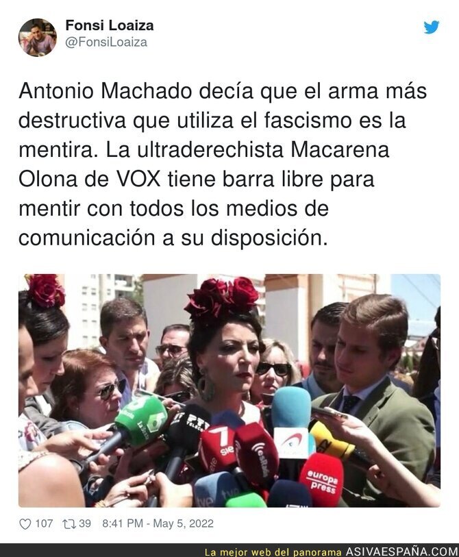 Macarena Olona de flamenca es todavía más siniestra