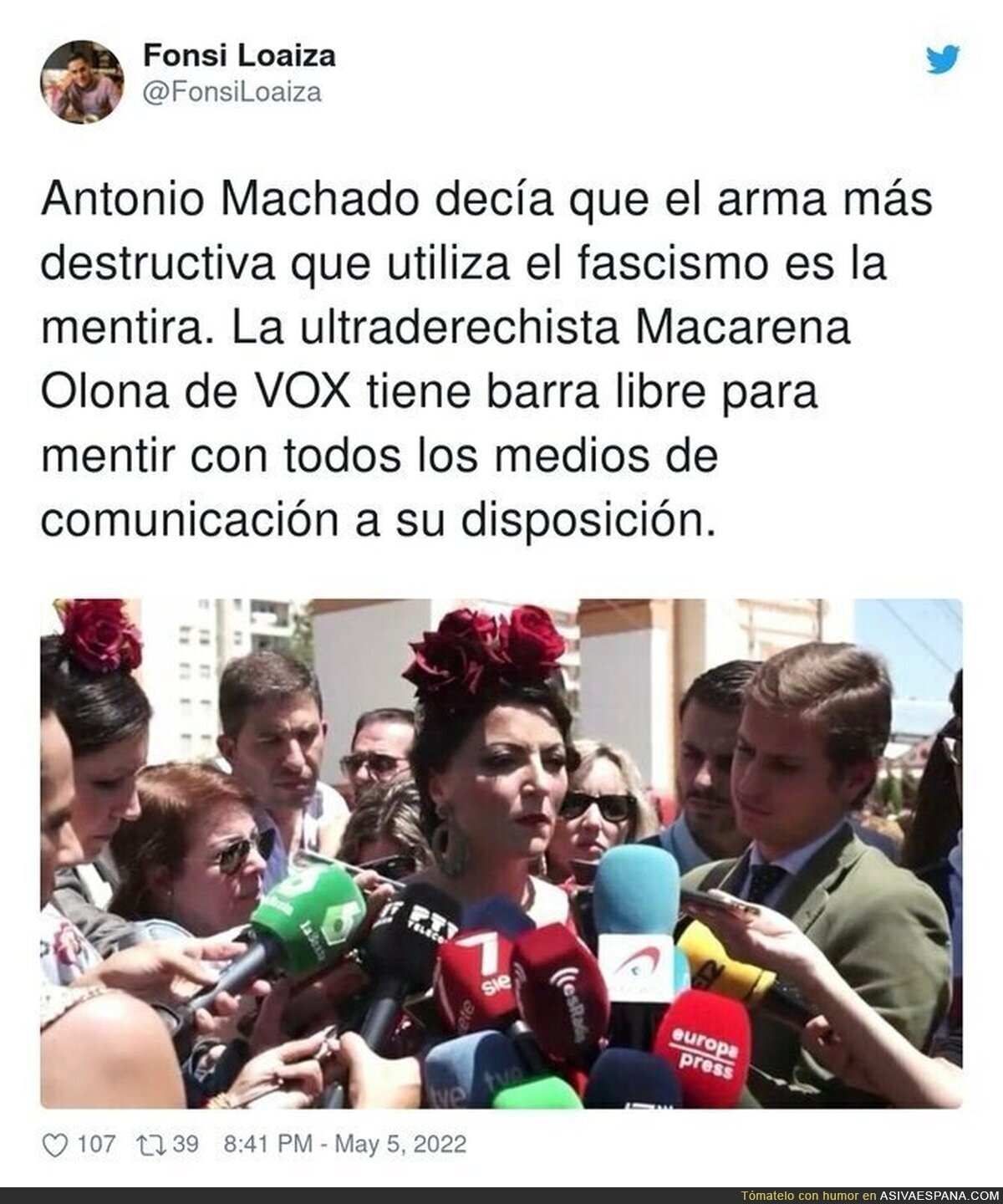 Macarena Olona de flamenca es todavía más siniestra