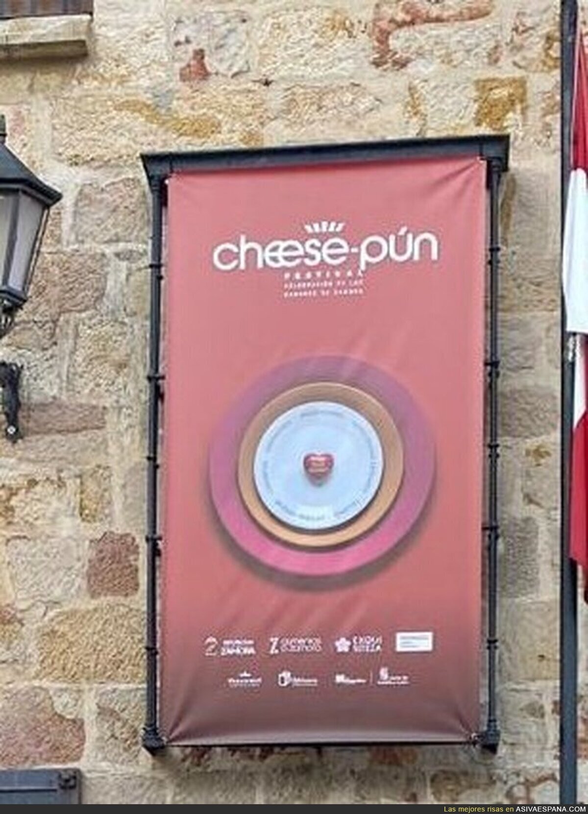 Que el eslogan en la feria del queso de Zamora sea "Cheese-pun" me parece simplemente genial, por @memes_zamora