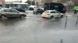 Así se ponen las carreteras de Madrid a la que llueve un mínimo
