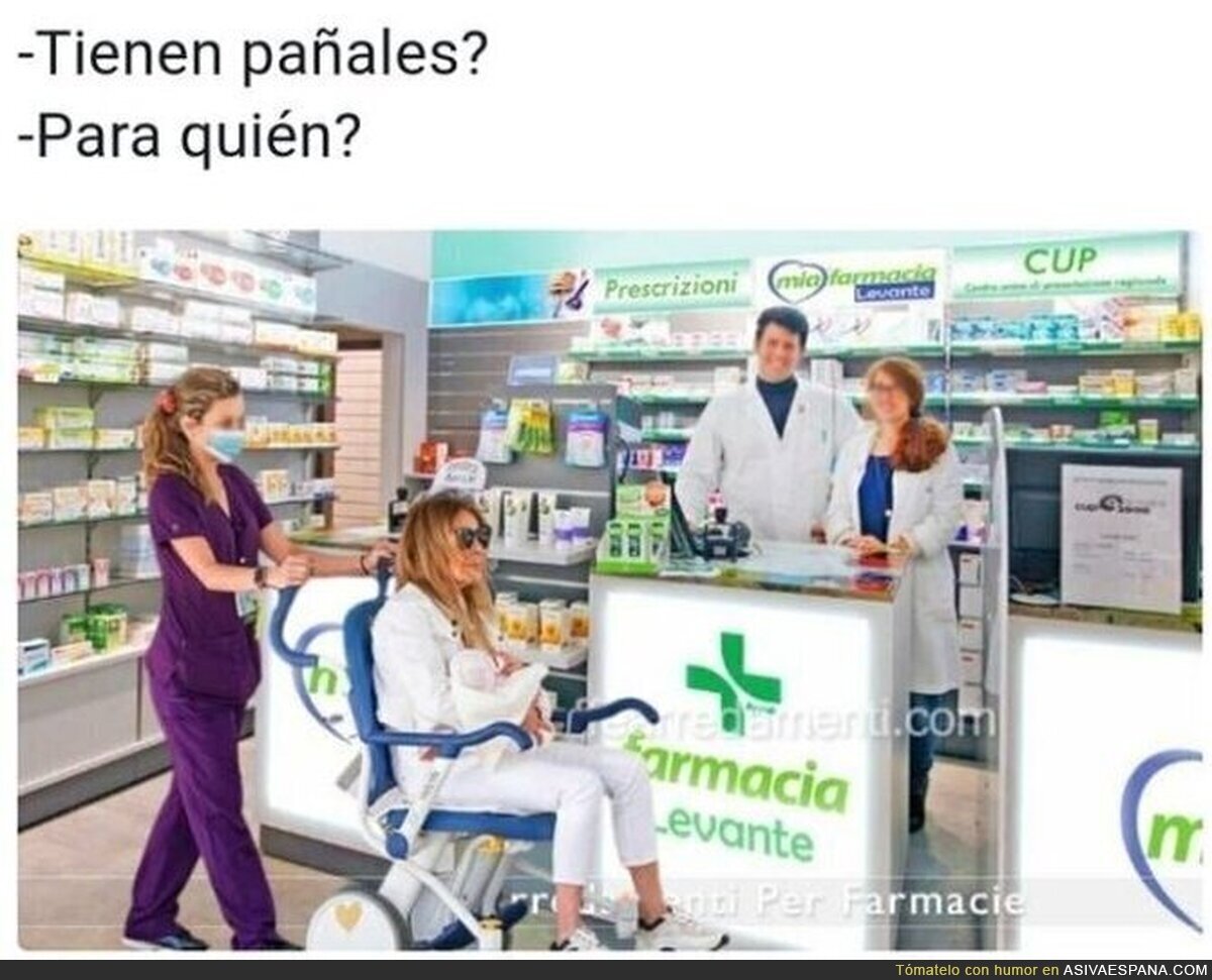 Ana Obregón llegando a la farmacia