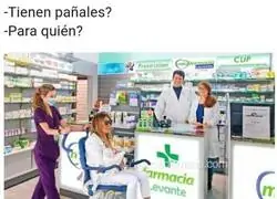 Ana Obregón llegando a la farmacia