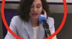 Cada vez queda m&aacute;s claro que a Isabel D&iacute;az Ayuso le chivan las respuestas en las entrevistas