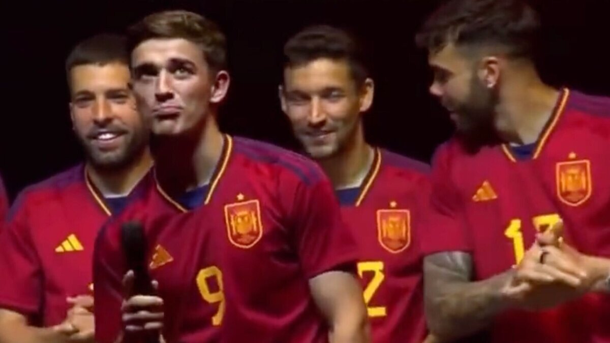 Insultos a Gavi durante la celebración de la Nations League