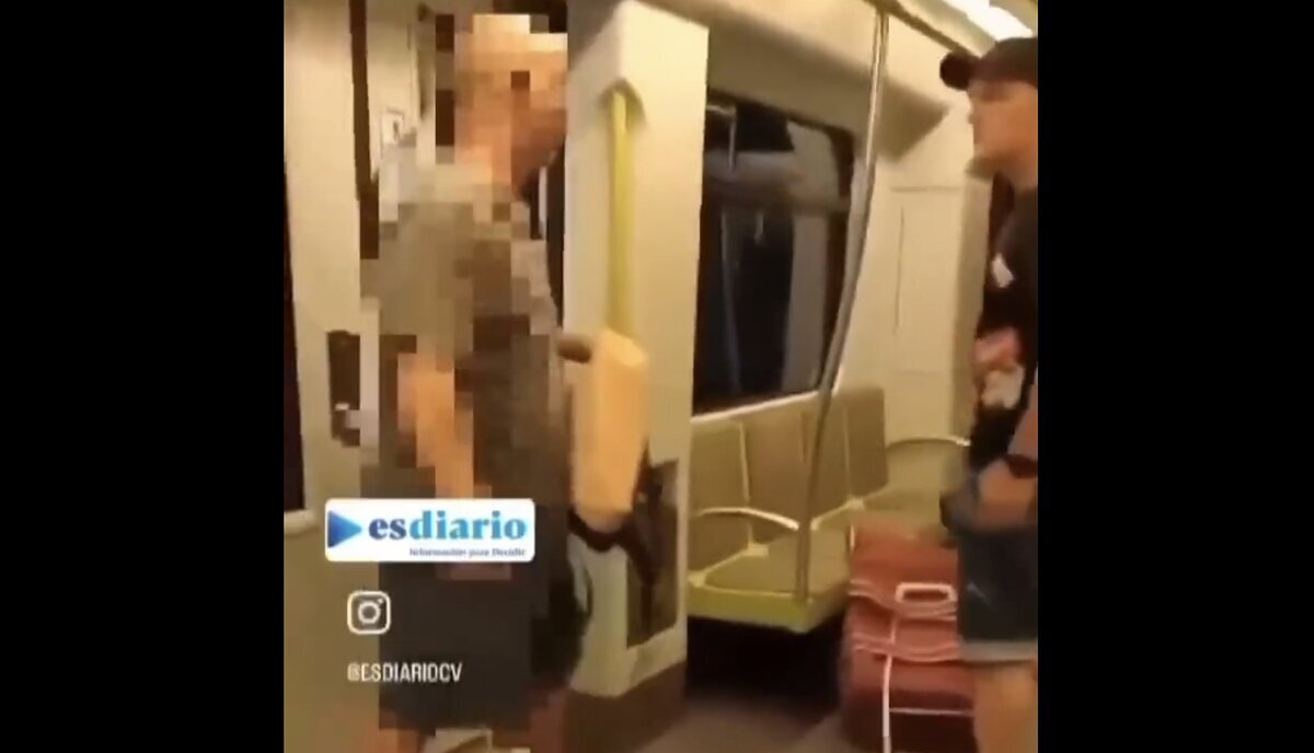 Pillan a un hombre masturbándose en el Metro hasta que le recriminó otro hombre y terminaron pegándose