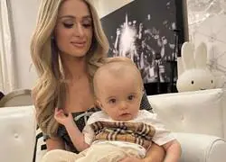 Así evoluciona el hijo de Paris Hilton