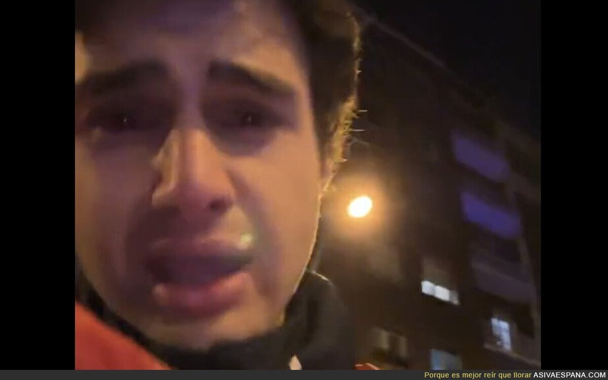 A este cayetano le cae gas lacrimógeno de la policía y sale llorando en redes sociales